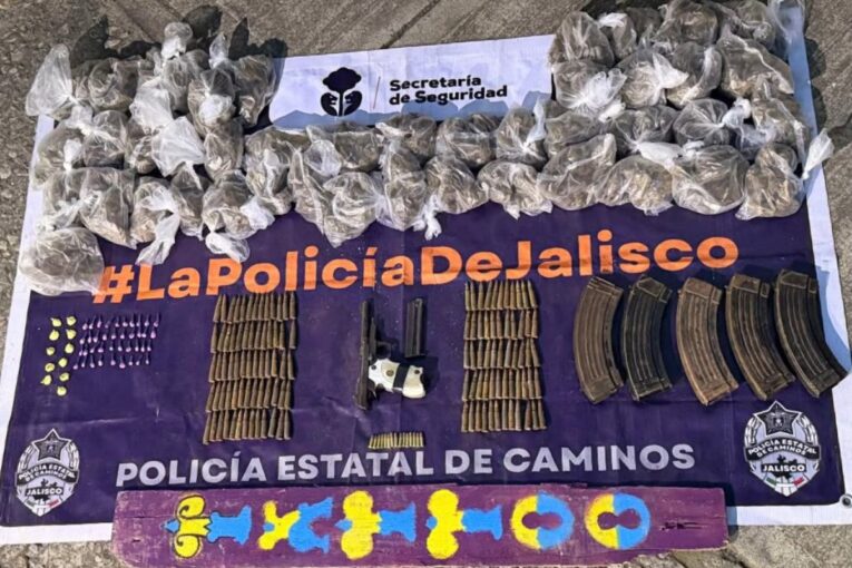 Droga y armas decomisadas en Zapotlán el Grande, Jalisco