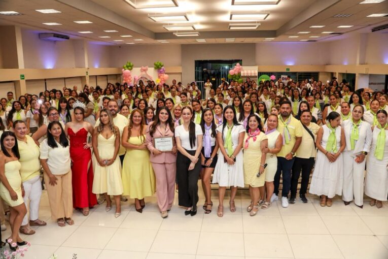 Mujeres reciben master class del DIF Vallarta