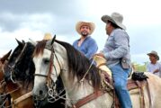 Arq. Luis Munguía celebra junto a familias Las Paseadas de Las Palmas