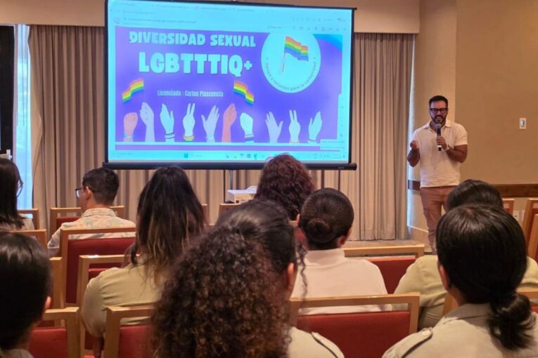 Charla de salud en Puerto Vallarta