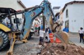 SEAPAL Vallarta atiende ruptura de tubería sanitaria en la colonia Centro