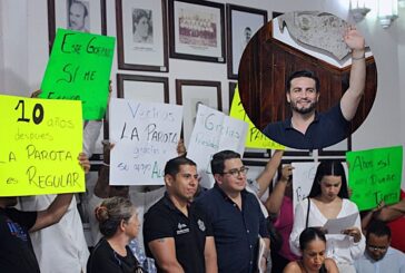 Tras una década de espera, regularizan viviendas de la colonia La Parota