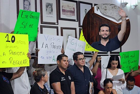 Tras una década de espera, regularizan viviendas de la colonia La Parota
