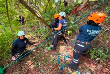 Bomberas vallartenses se preparan para simposio internacional con curso de rescate vertical
