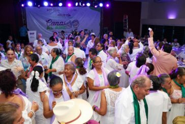 Celebran adultos mayores su día con tradicional “canas al aire”