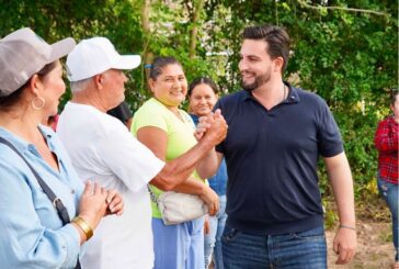 Cumple Luis Munguía a Tebelchía con agua potable y más apoyos para sus familias