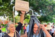 Manifestantes exigen agua limpia y cambios en el SIAPA durante marcha en Guadalajara