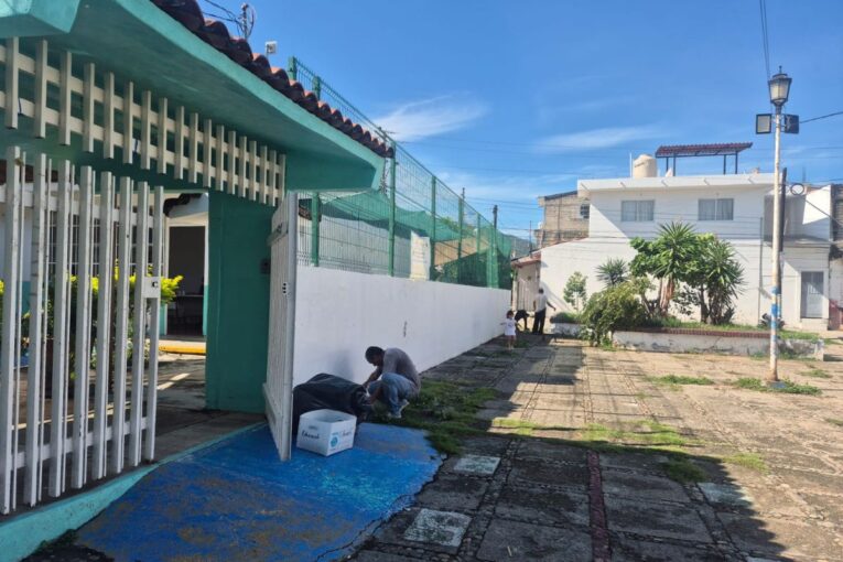 Pintan escuelas de Vallarta