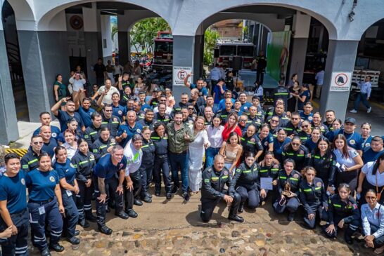 Arq. Luis Munguía reconoce la gran labor de los bomberos en su día