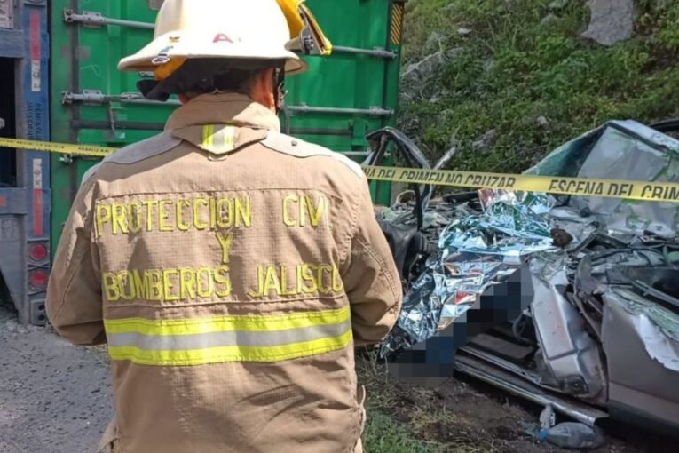 Volcadura en Tuxpan, Jalisco
