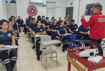 Capacitan a voluntarios de Protección Civil y Bomberos de Puerto Vallarta