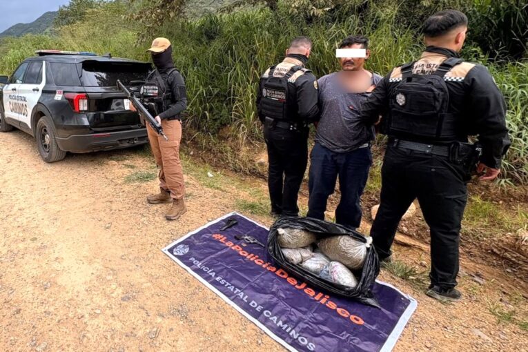 Hombre detenido por portar arma y droga en Talpa de Allende