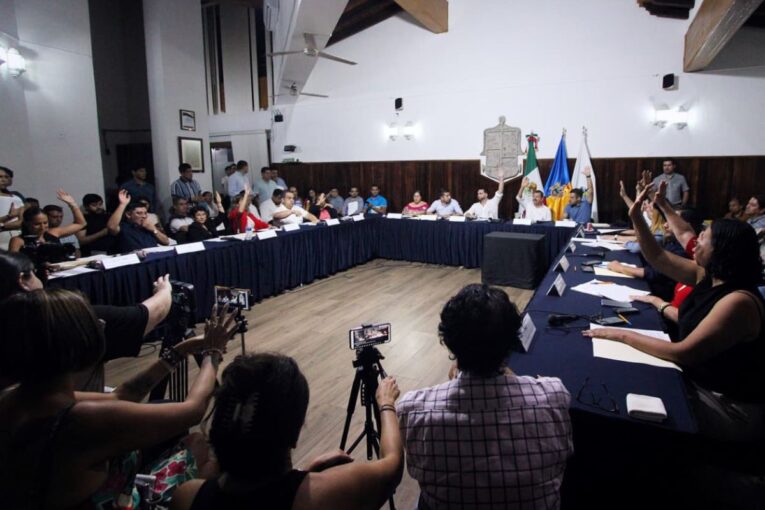 Sesión de cabildo de Puerto Vallarta
