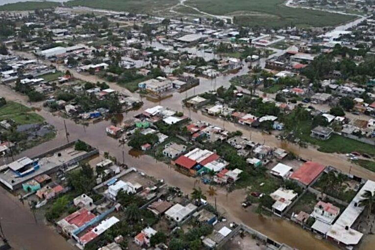 Viviendas inundadas en BCS por el paso de "Polo"