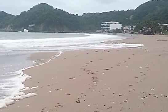Marejada de tormenta ya afecta la Costa Sur; esperan oleaje en Puerto Vallarta este jueves