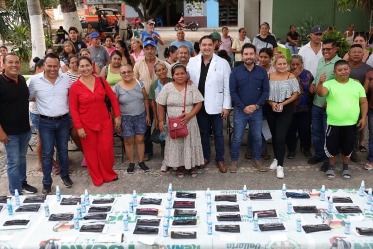 Entrega de lentes gratuitos en Vallarta