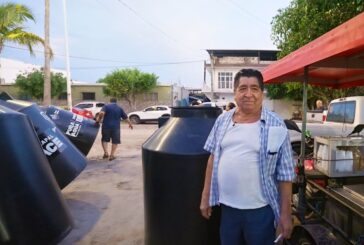 Reconocen familias de Las Palmas beneficio de los tinacos gratuitos