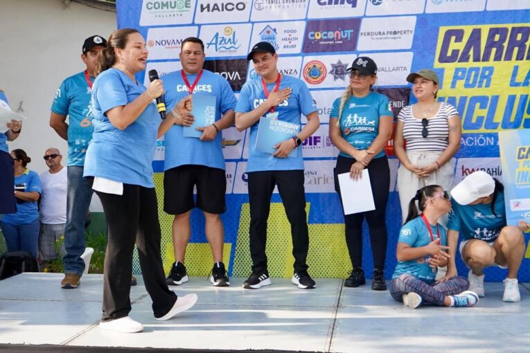 Autoridades de Seapal Vallarta en carrera deportiva