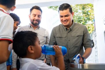 Inaugura Carlos Ruiz bebederos en la Primaria Juan Escutia de Ramblases