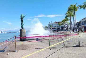 Mantienen restricciones en el malecón por oleaje elevado y bandera roja