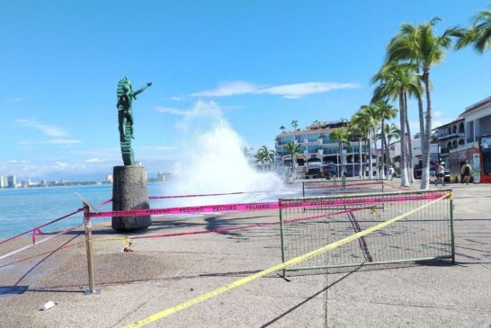 Mantienen restricciones en el malecón por oleaje elevado y bandera roja