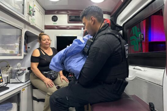 Mujer da a luz en un auto de plataforma y policías reciben al bebé en carretera Guadalajara-Chapala