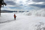 Persisten banderas rojas en todas las playas de Puerto Vallarta por oleaje elevado