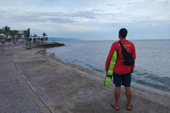 Exhortan a respetar las banderas en playas de Puerto Vallarta