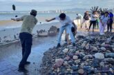 Gobierno Municipal retira piedras y arena del Malecón II